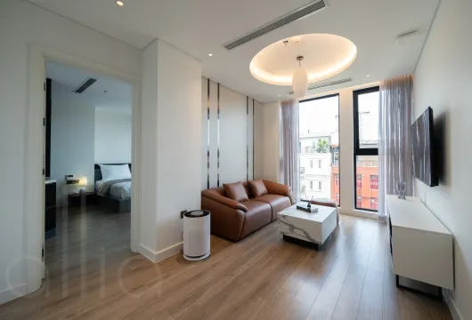 Serviced apartment with 1 bedroom on Han Thuyen Street, Hai Ba Trung District, 68m2, fully furnished, 1300USD/month, ideal for expats in Hanoi.