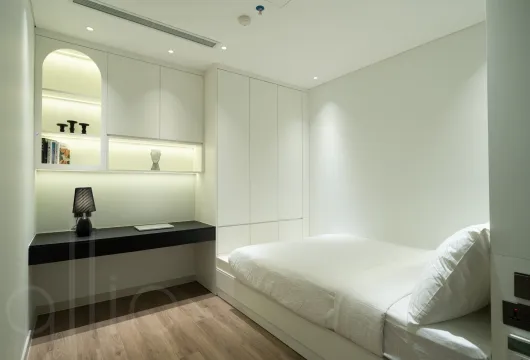 Serviced apartment with 1 bedroom on Han Thuyen Street, Hai Ba Trung District, 68m2, fully furnished, 1300USD/month, ideal for expats in Hanoi.