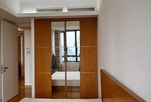 Apartment for rent in Hanoi: Luxury 2-Bedroom at Indochina Plaza