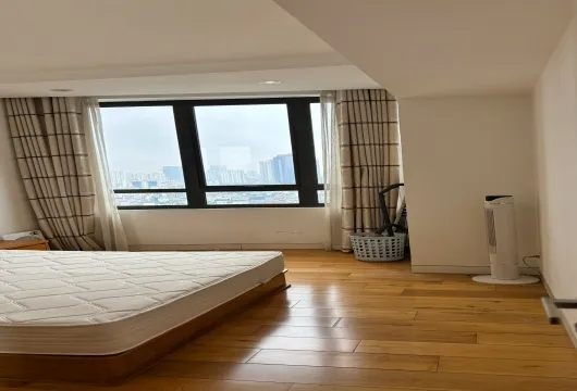 Apartment for rent in Hanoi: Luxury 2-Bedroom at Indochina Plaza