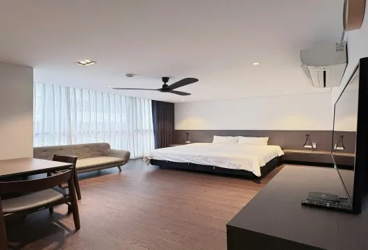 Apartment for rent in Hanoi | Buoi Street 45m² Studio Full Service $650