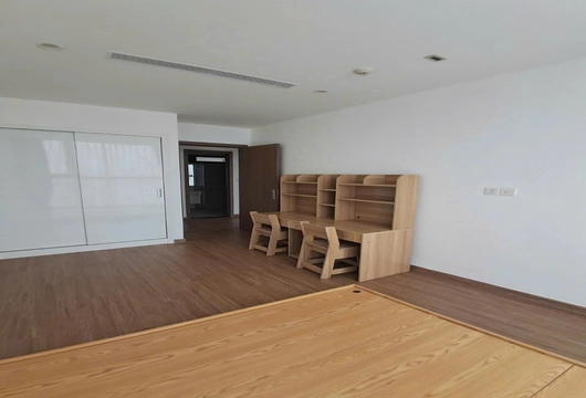 Spacious 3BR Hanoi Apartment in Vinhomes Skylake
