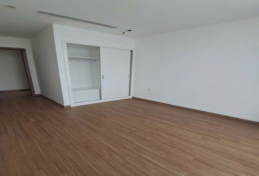 Spacious 3BR Hanoi Apartment in Vinhomes Skylake