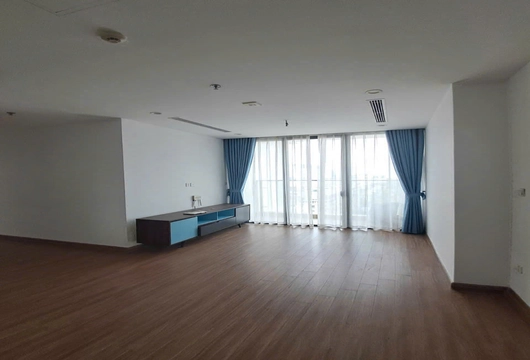 Spacious 3BR Hanoi Apartment in Vinhomes Skylake