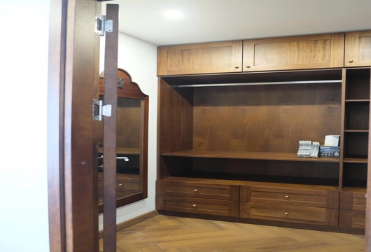 Luxury Apartment for Rent in Hanoi on Xuan Dieu 230m2