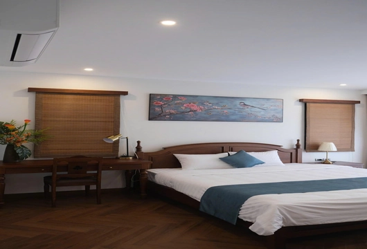 Luxury Apartment for Rent in Hanoi on Xuan Dieu 230m2