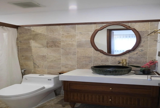 Luxury Apartment for Rent in Hanoi on Xuan Dieu 230m2