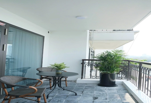 Luxury Apartment for Rent in Hanoi on Xuan Dieu 230m2