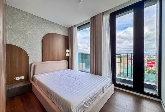 Serviced apartment in Tay Ho Hanoi with lake view 3BR