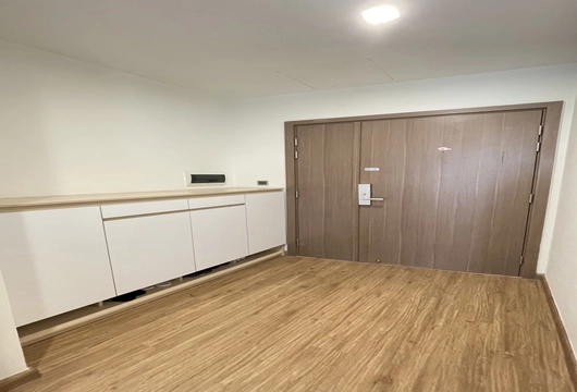 Organized 2BR Home at Vinhomes Metropolis