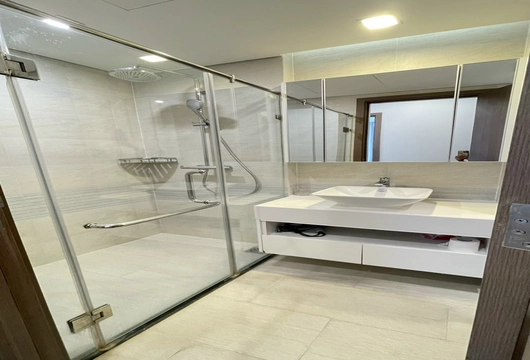 Organized 2BR Home at Vinhomes Metropolis