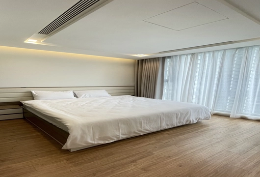 Organized 2BR Home at Vinhomes Metropolis