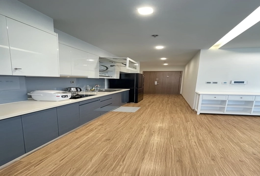 Organized 2BR Home at Vinhomes Metropolis