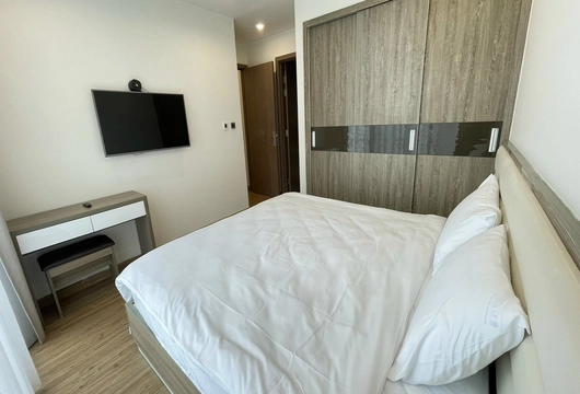 Organized 2BR Home at Vinhomes Metropolis