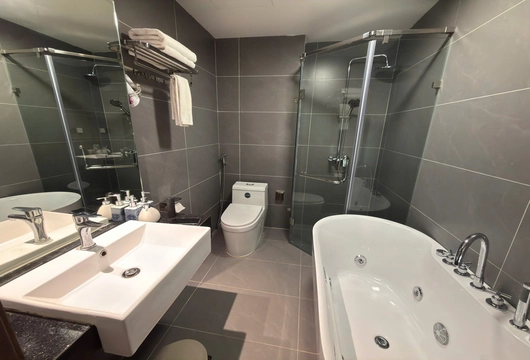 2-Bedroom Apartment for Rent on Pham Huy Thong Street, Ba Dinh – 80m², $1,500/Month