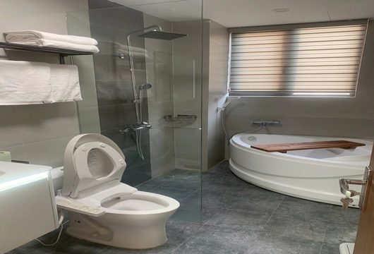 1-Bedroom Serviced Apartment for Rent on Doi Can Street, Ba Dinh – 55m², $950/Month